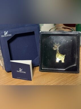 Swarovski Crystal Giraffe Brooch Pin w/box-magnetic back